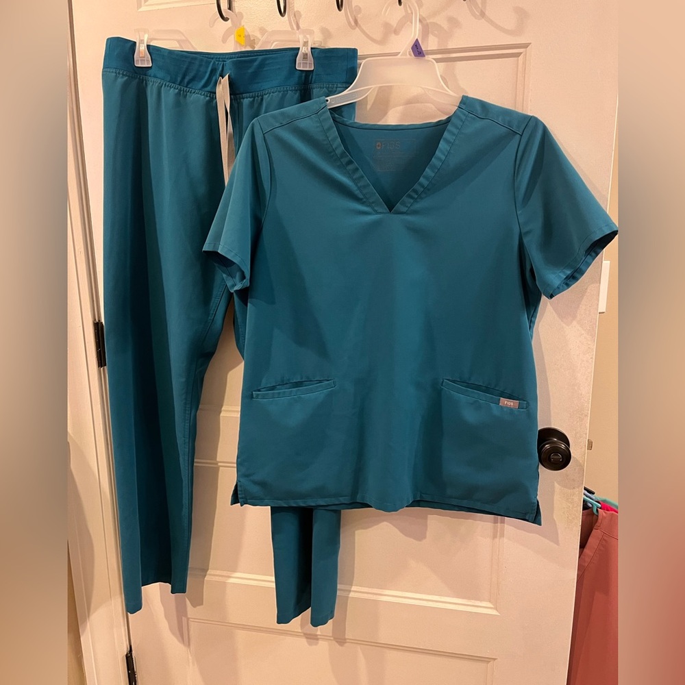 Figs Pacific Blue L\L set.
